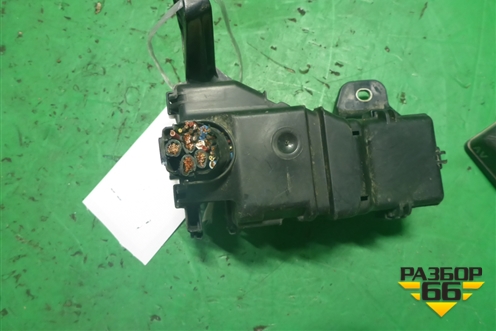 Блок предохранителей подкапотный (827413020) для Toyota Avensis с 2003-2009г