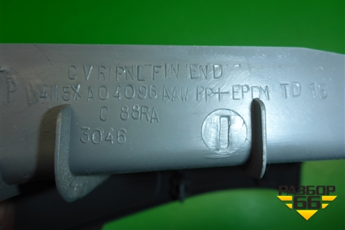Накладка на торпедо (боковая правая) (4M5XA04096AAW) для Ford Focus 2 с 2008-2011г