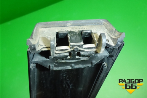 Накладка стойки (центральной правой) (7L6853318D) для Volkswagen Touareg c 2002-2010г (Туарег)