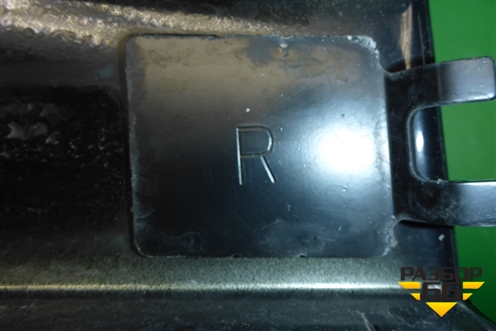 Накладка стойки (центральной правой) (7L6853318D) для Volkswagen Touareg c 2002-2010г (Туарег)