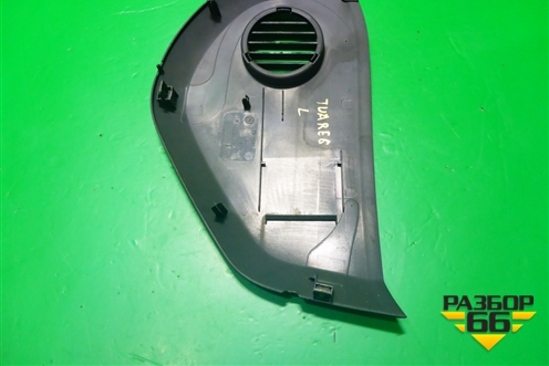 Накладка на торпедо (боковая левая) (7L6857175H) для Volkswagen Touareg c 2002-2010г