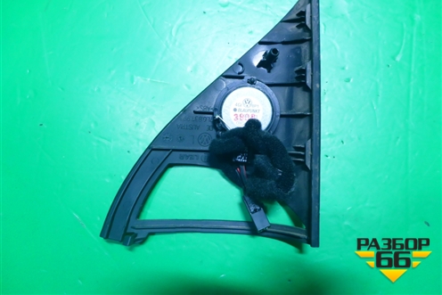 Накладка двери передней левой уголок (7L6837993) для Volkswagen Touareg c 2002-2010г