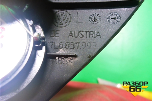Накладка двери передней левой уголок (7L6837993) для Volkswagen Touareg c 2002-2010г