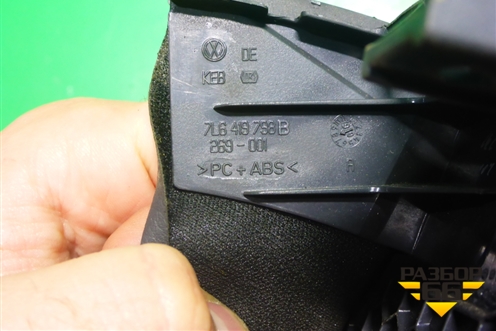 Накладка внутренняя (над рулевым кожухом) (7L6419798B) для Volkswagen Touareg c 2002-2010г
