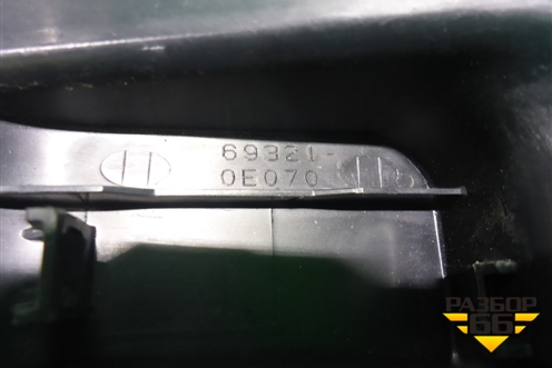 Кожух (замка багажника) (693210E070) для Lexus RX 350 c 2015г
