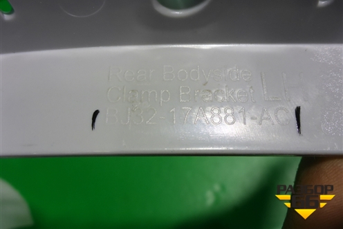 Кронштейн заднего бампера левый (новый) (BJ3217A881AC) для Land Rover Range Rover Evoque с 2011-2018г