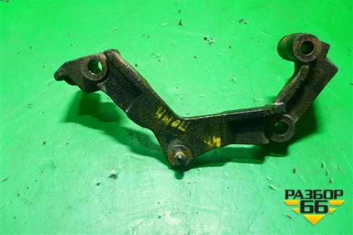 Кронштейн ролика натяжителя (правый 4.5л 1VD-FTV) (8712160100) для Toyota Land Cruiser (200) с 2008г