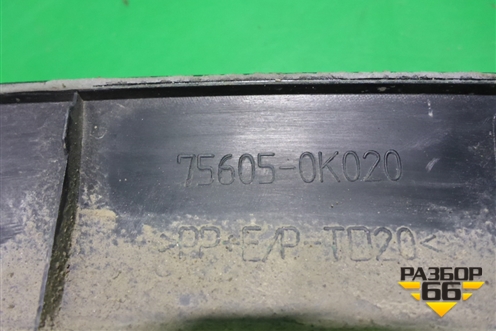 Накладка заднего крыла правого (756050K020) для Toyota Fortuner с 2016г