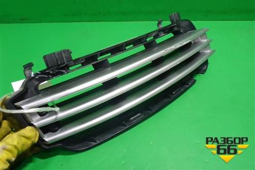 Решетка в передний бампер правая (CK5217F908AA) для Land Rover Range Rover 4 с 2013-2022г