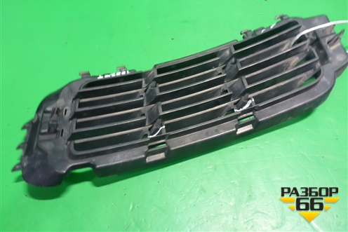 Решетка в передний бампер правая (CK5217F908AA) для Land Rover Range Rover 4 с 2013-2022г