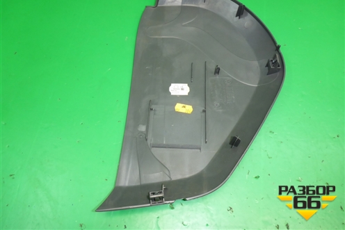 Накладка на торпедо (боковая правая) (7L6857176F) для Volkswagen Touareg c 2002-2010г