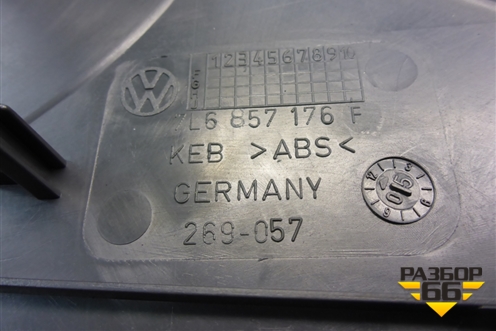 Накладка на торпедо (боковая правая) (7L6857176F) для Volkswagen Touareg c 2002-2010г
