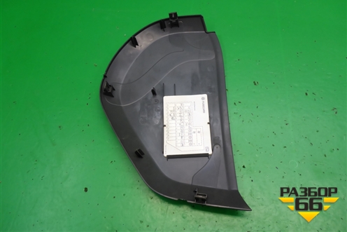 Накладка на торпедо (боковая левая) (7L6857175F) для Volkswagen Touareg c 2002-2010г