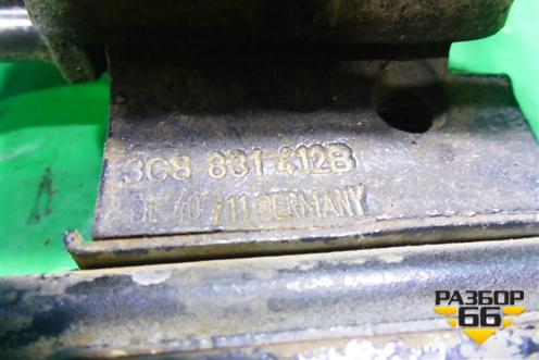 Петля двери передней правой нижняя (3C8831412B) для Volkswagen Passat (В7) с 2011-2014г