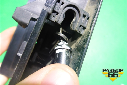 Ручка откидывания заднего сиденья (правая) (3AE885592) для Volkswagen Passat (В7) с 2011-2014г