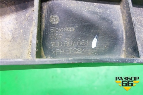 Кронштейн заднего бампера левый (под фонарь) (7L6807861) для Volkswagen Touareg c 2002-2010г