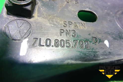 Кронштейн передней панели центральный (7L0805799D) для Volkswagen Touareg c 2002-2010г