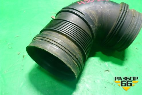 Патрубок воздушного фильтра (6.0л BJN) (7L6128684C) для Volkswagen Touareg c 2002-2010г