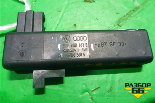 Антенна электрическая (300909141E) для Volkswagen Touareg c 2002-2010г