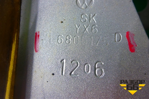 Кронштейн переднего крыла левый (7L6805175D) для Volkswagen Touareg c 2002-2010г