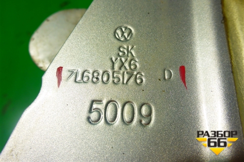 Кронштейн переднего крыла правый (7L6805176D) для Volkswagen Touareg c 2002-2010г