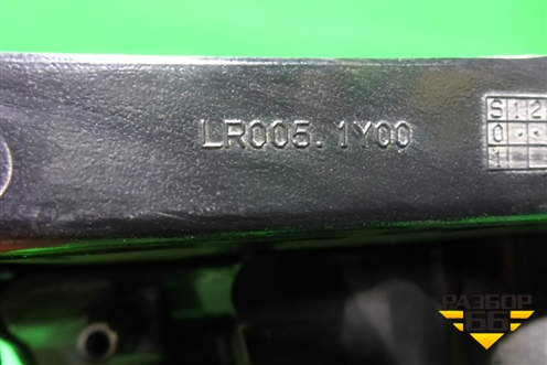 Решетка радиатора (LR0051Y00) для Land Rover Discovery 4 с 2009-2016г