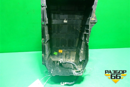 Ящик под аккумулятор (под сиденьем) (7L0864643B) для Volkswagen Touareg c 2002-2010г