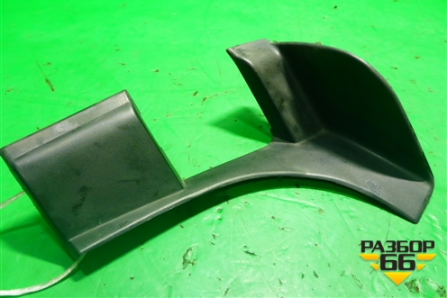 Накладка декоративная (на петлю двери багажника правая) (7L6867438F) для Volkswagen Touareg c 2002-2010г