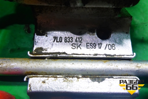 Петля двери задней правой нижняя (7L0833412) для Volkswagen Touareg c 2002-2010г