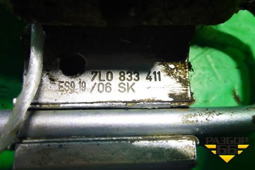 Петля двери задней левой нижняя (7L0833411) для Volkswagen Touareg c 2002-2010г