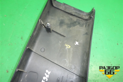 Обшивка стойки центральная нижняя правая (2N11N243W06AHW) для Ford Fusion с 2002г