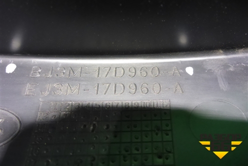 Накладка заднего бампера правая (новая) (BJ3M17D960A) для Land Rover Range Rover Evoque с 2011-2018г