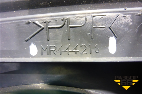 Решетка динамика (в полку правая) (MR444218) для Mitsubishi Lancer-9  с 2003-2008г