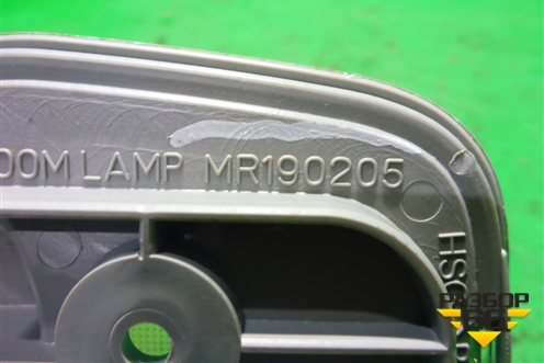Плафон салонный центральный (MR190205) для Mitsubishi Lancer-9  с 2003-2008г