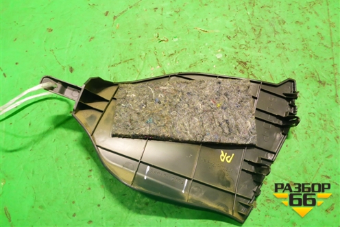 Накладка внутренняя (на консоль правая) (5881712071) для Toyota Corolla (E15) с 2006-2013г