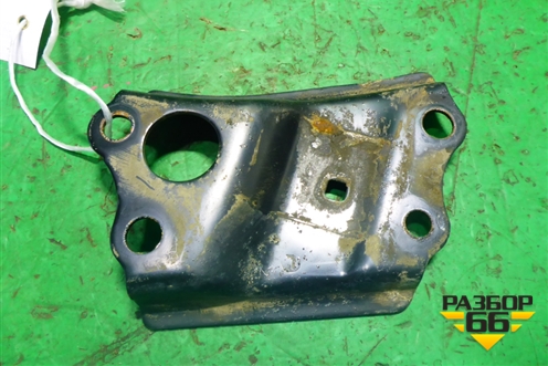 Кронштейн подрамника левый (передний) (5225602010) для Toyota Corolla (E18) с 2012-2019г