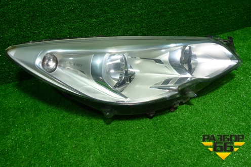 Фара правая (галоген) (9822226980) для Peugeot 308 с 2014г