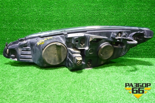 Фара правая (галоген) (9822226980) для Peugeot 308 с 2014г