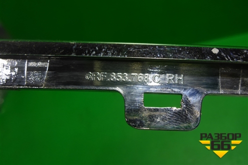 Накладка на решетку радиатора (после 2015г парвая средняя) (6RF853768C) для Volkswagen Polo (седан) с 2010г
