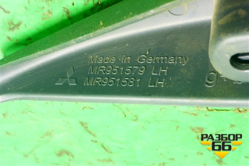 Накладка двери передней левой уголок (MR951579) для Mitsubishi Colt с 2004г