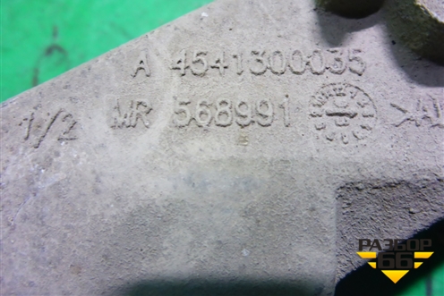 Кронштейн компрессора кондиционера (MR568991) для Mitsubishi Colt с 2004г