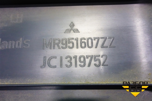 Обшивка стойки центральная нижняя левая (MR951607ZZ) для Mitsubishi Colt с 2004г
