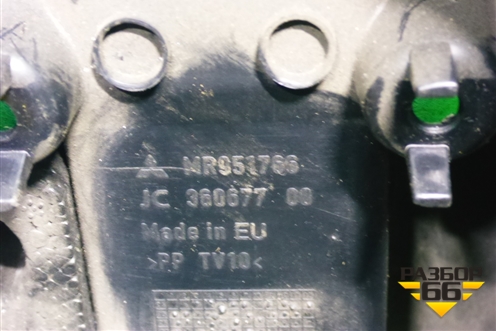 Кожух рулевой колонки (в сборе) (MR951766) для Mitsubishi Colt с 2004г