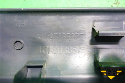 Накладка порога внутренняя правая (MR951652ZZ) для Mitsubishi Colt с 2004г