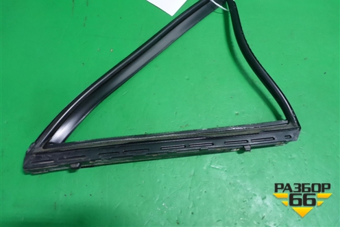 Уплотнитель стекла двери задней правой (форточка)_ (5818833060) для Toyota Camry V50 с 2011-2018г