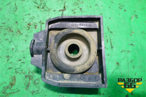 Кронштейн радиатора (MN105686) для Mitsubishi Colt с 2004г