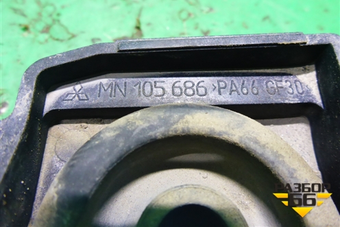 Кронштейн радиатора (MN105686) для Mitsubishi Colt с 2004г