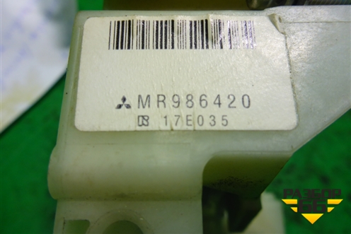 Кронштейн (подрулевых переключателей) (MR986420) для Mitsubishi Colt с 2004г