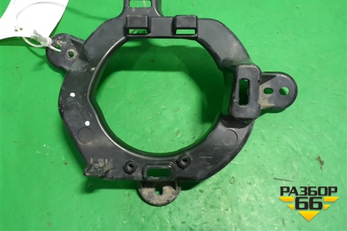 Кронштейн ПТФ правый (после 2015г) (8148160080) для Toyota Land Cruiser (200) с 2008г