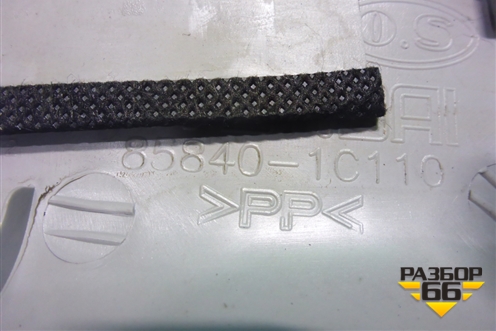 Обшивка стойки центральная верхняя правая (858401C110) для Hyundai Getz с 2002г